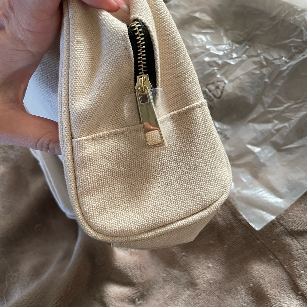 New Marc Jacobs Makeup Bag - Picture 5 of 5